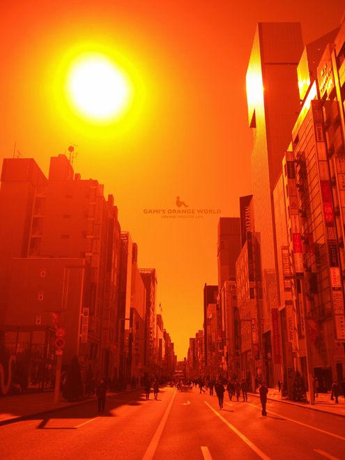 0519銀座の歩行者天国をオレンジフィルターで.jpg