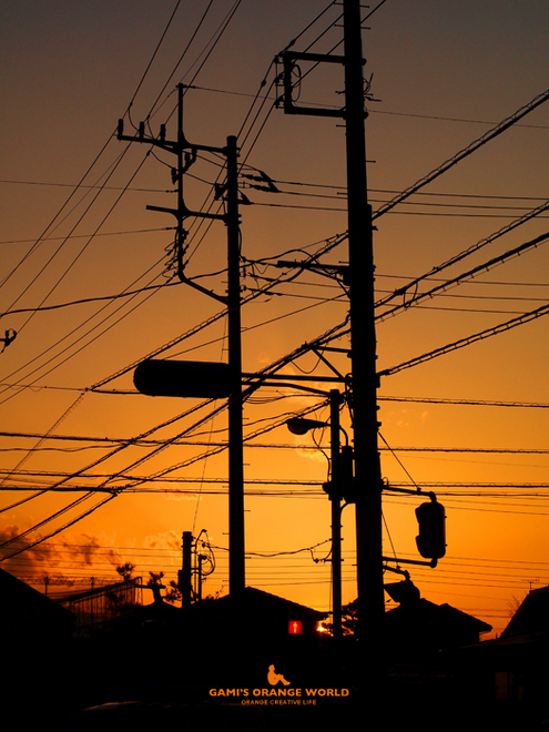 0553電柱とオレンジの夕焼け.jpg