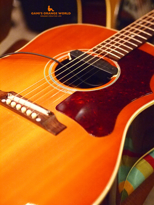 0560オレンジのギターGibson J-45.jpg