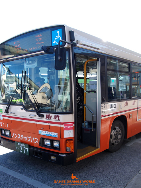 オレンジの東武バス.jpg