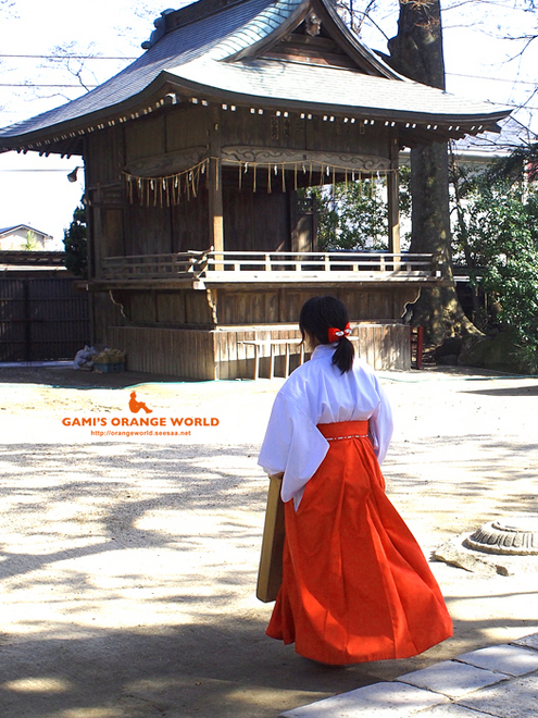 久伊豆神社の巫女さん10.jpg